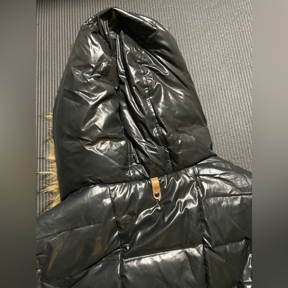 Mackage XS down jacket 3/4 with fur hood black almost not used - Picture 4 of 6